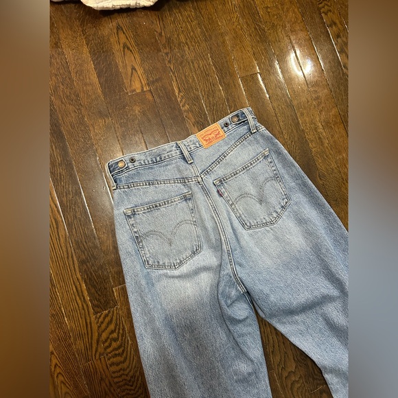 Levi’s Cinch Barrel Jeans - Picture 7 of 7